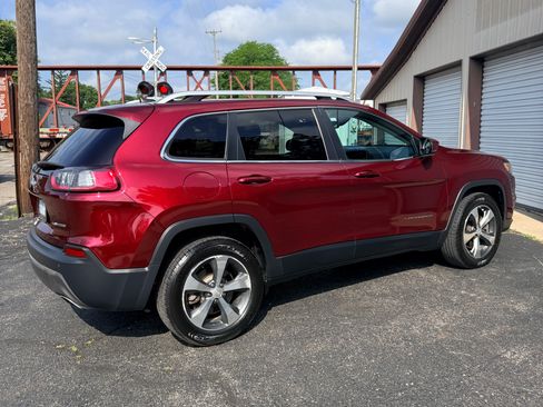 Used 2019 Jeep Cherokee Limited AWD/4WD image 5