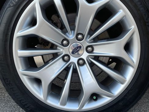 Used 2018 Ford Taurus Limited w/ Driver Assist Package image 24