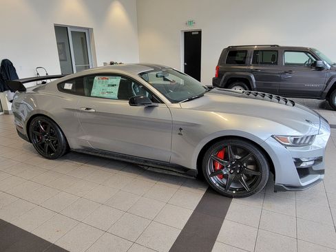 Used 2021 Ford Mustang Shelby GT500 w/ Carbon Fiber Track Pack image 4