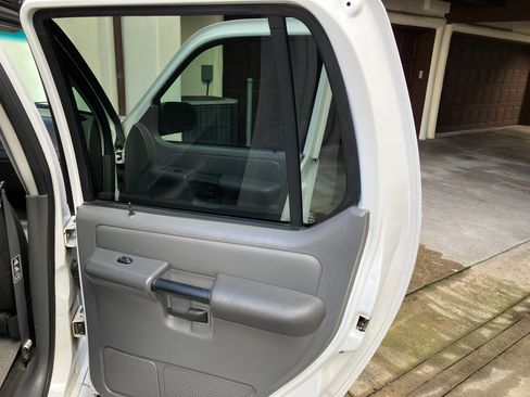 Used 2004 Ford Explorer Sport Trac XLT image 23