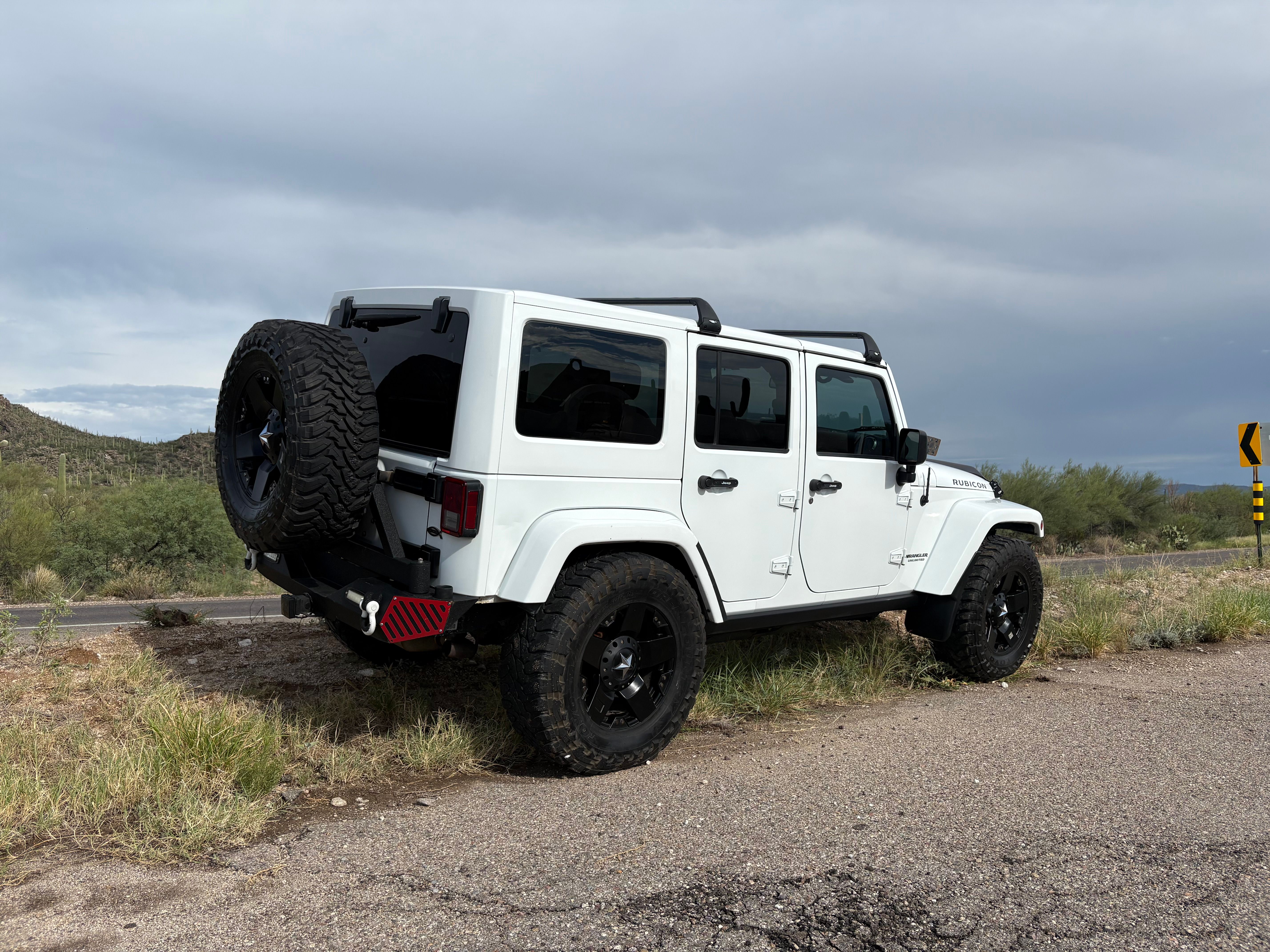 Used 2015 Jeep Wrangler Unlimited Rubicon w/ Connectivity Group AWD/4WD image 4
