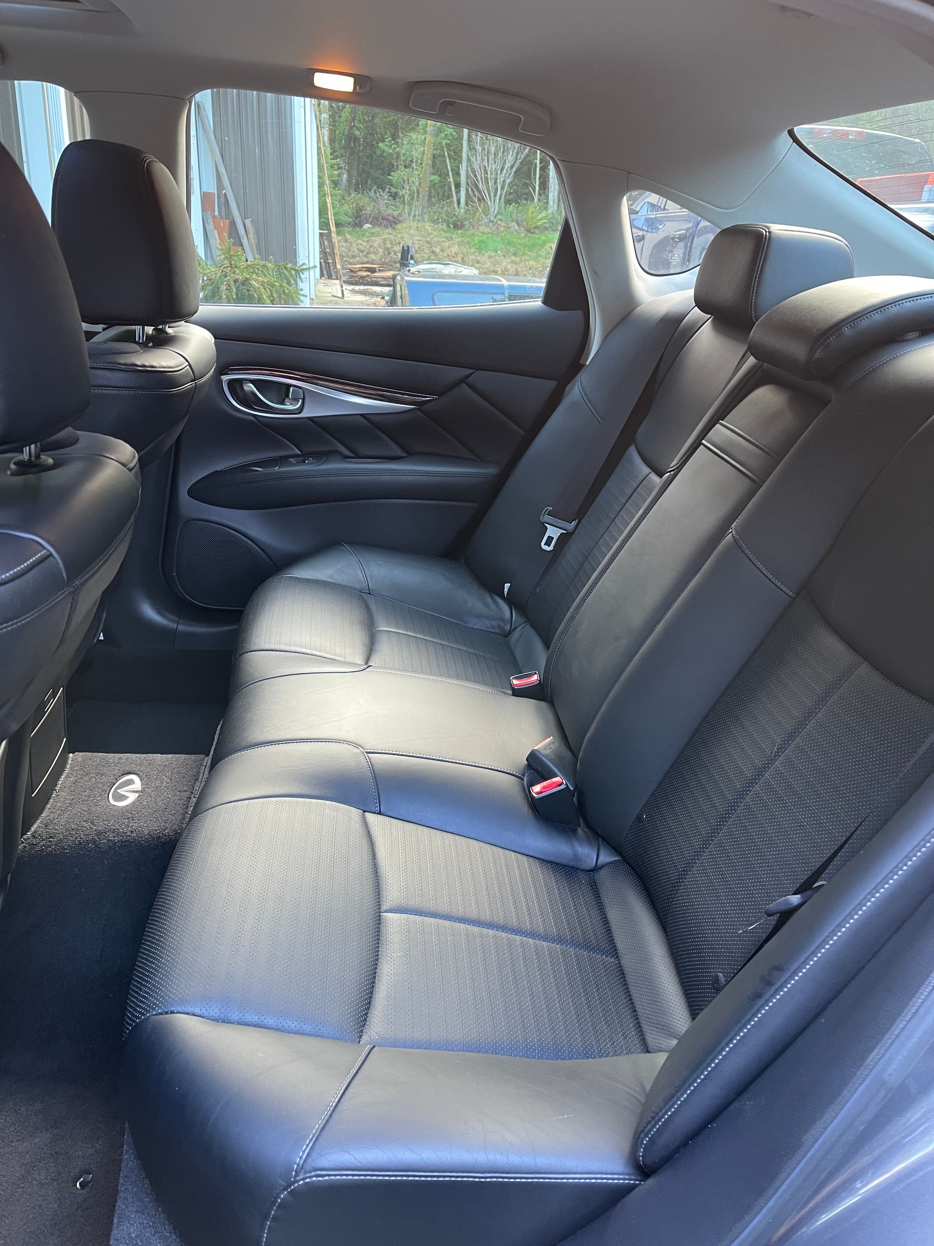 Used 2011 INFINITI M37 w/ Sport Pkg RWD image 12