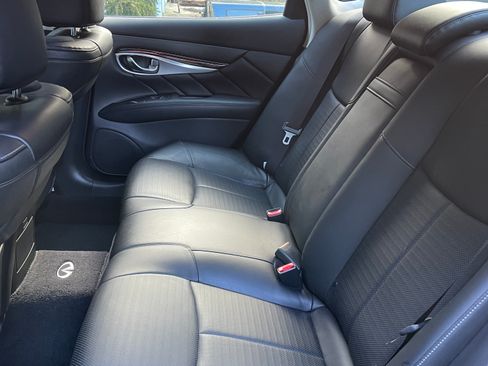 Used 2011 INFINITI M37 w/ Sport Pkg RWD image 12