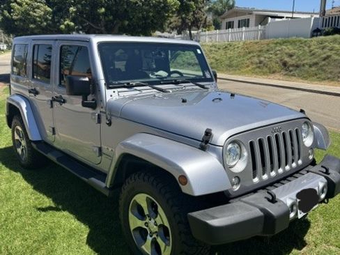 Used 2018 Jeep Wrangler Unlimited Sahara w/ Connectivity Group AWD/4WD image 1