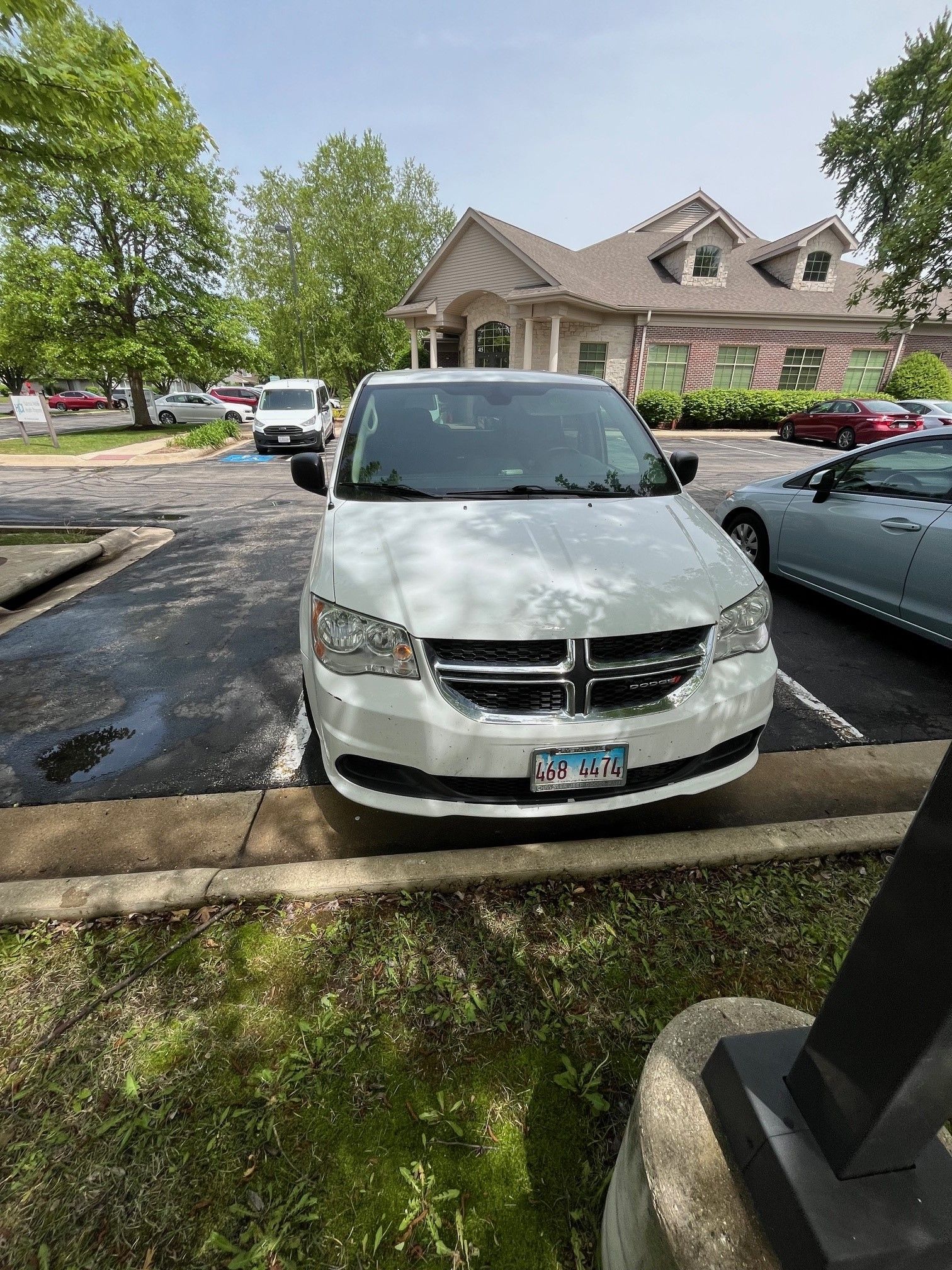 Used 2019 Dodge Grand Caravan SE w/ UConnect Hands-Free Group FWD image 2