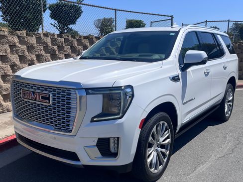 Used 2021 GMC Yukon Denali w/ Denali Premium Package AWD/4WD image 1