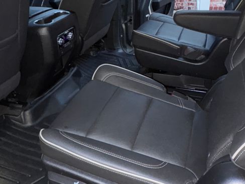 Used 2022 GMC Yukon SLT w/ SLT Premium Package image 13