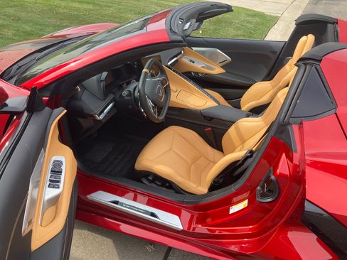 Used 2023 Chevrolet Corvette Stingray Preferred Conv w/ 2LT image 2