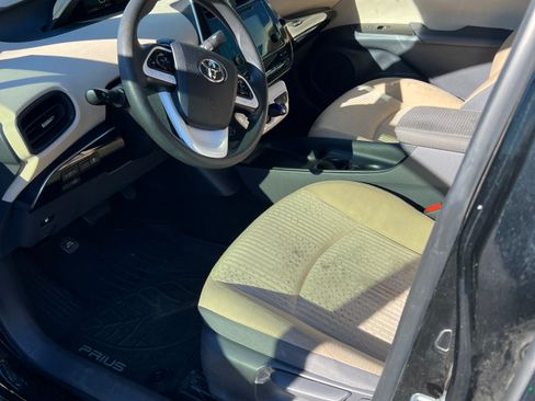 Used 2017 Toyota Prius Four Touring image 12