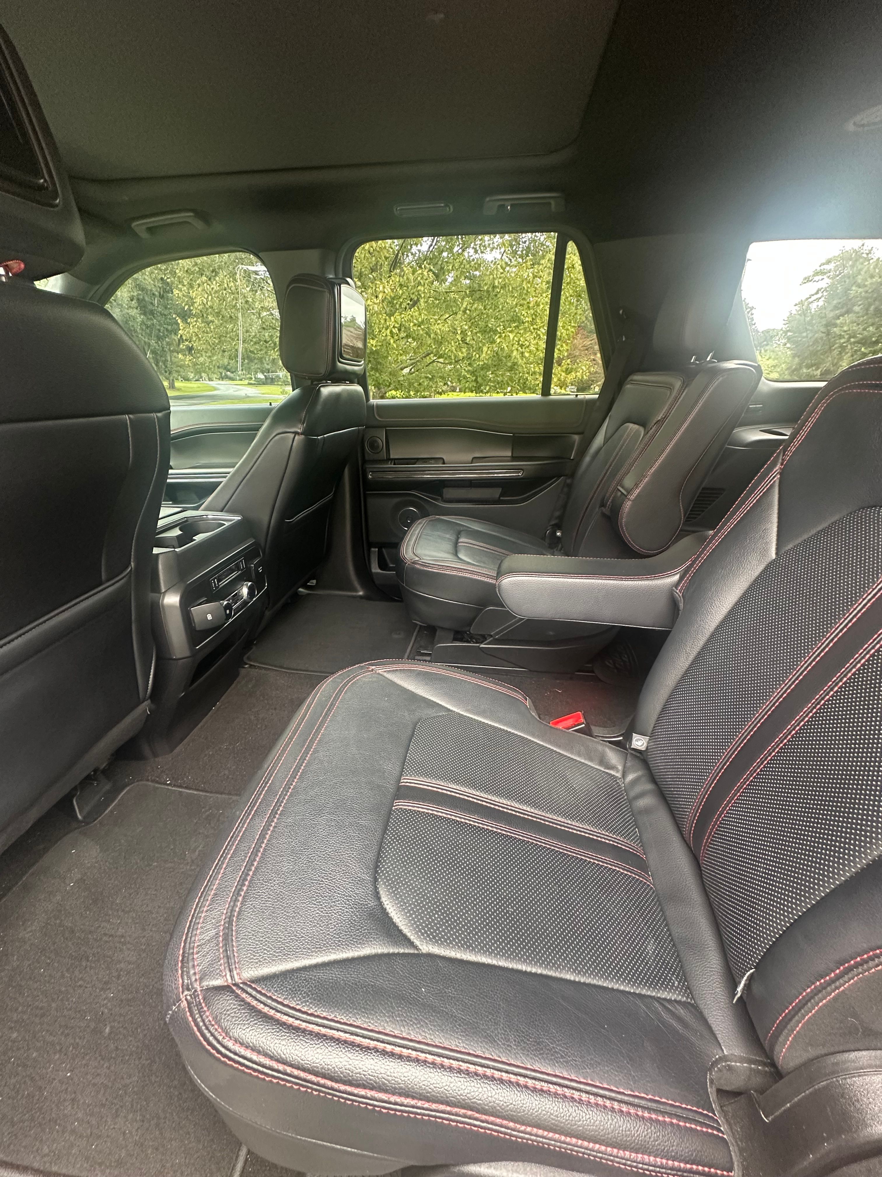 Used 2019 Ford Expedition Limited w/ Equipment Group 303A AWD/4WD image 14