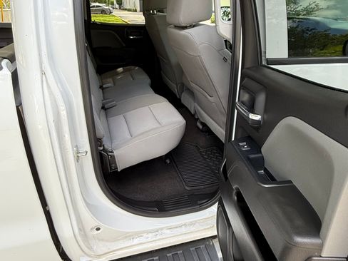 Used 2018 Chevrolet Silverado 1500 Custom w/ Custom Value Package RWD image 11