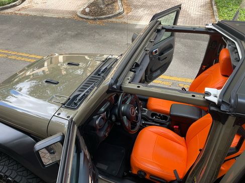 Used 2020 Jeep Gladiator Sport w/ Quick Order Package 24S image 5