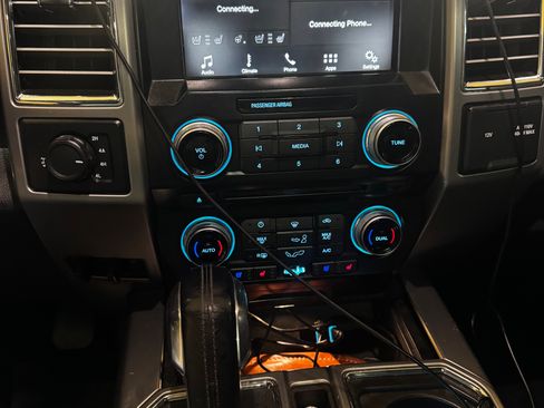 Used 2015 Ford F150 Platinum w/ Equipment Group 701A Luxury image 14