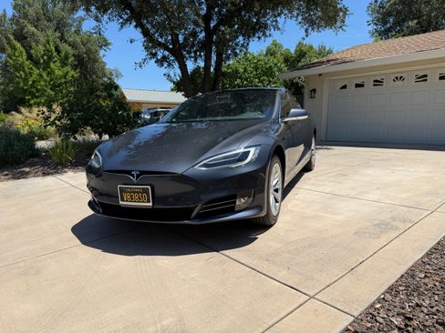 Used 2016 Tesla Model S 90D image 10