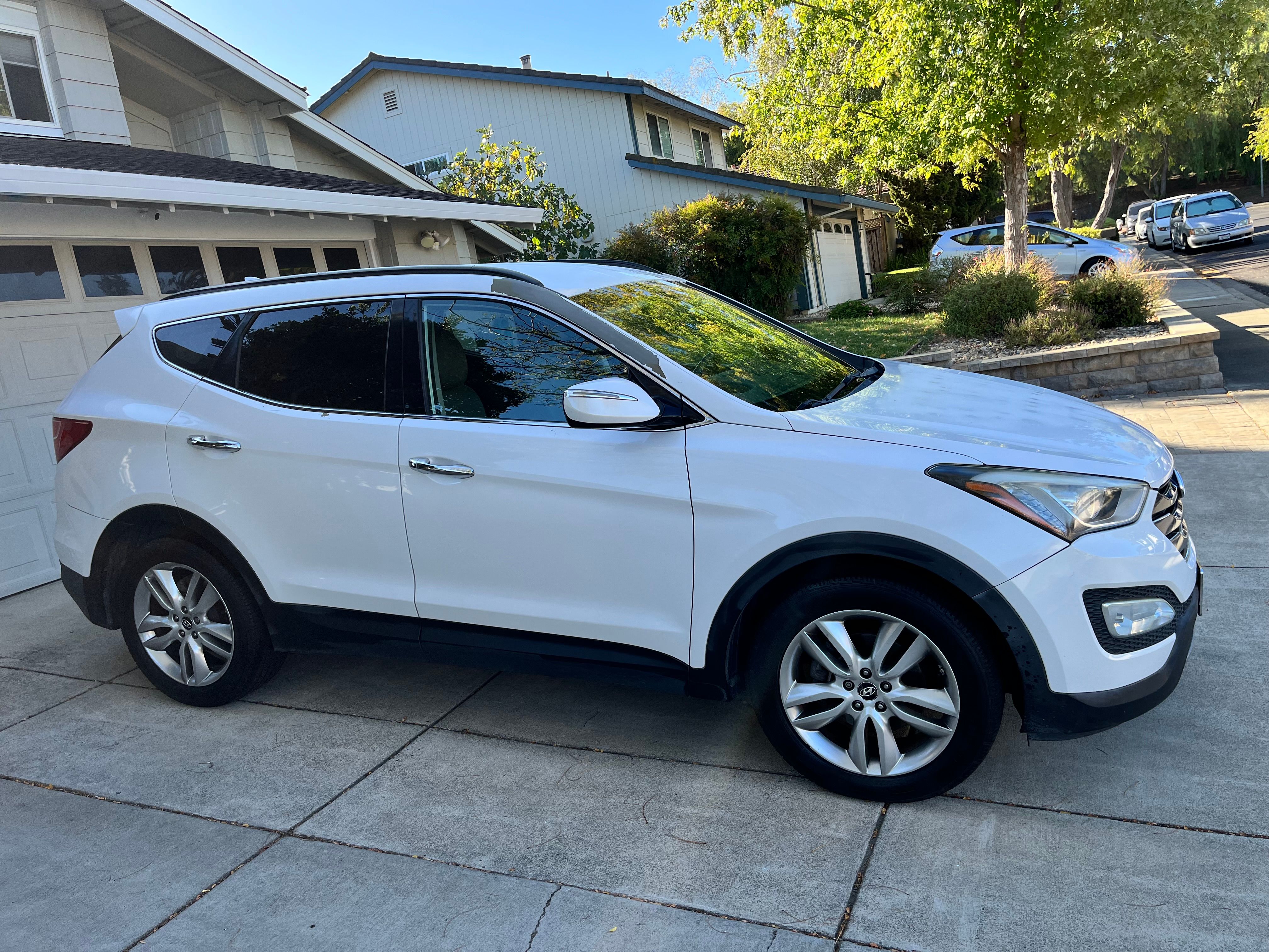 Used 2014 Hyundai Santa Fe Sport 2.0T w/ Navigation Package 06 FWD image 4