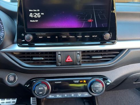 Used 2023 Kia Forte GT-Line w/ GT-Line Premium Package image 11