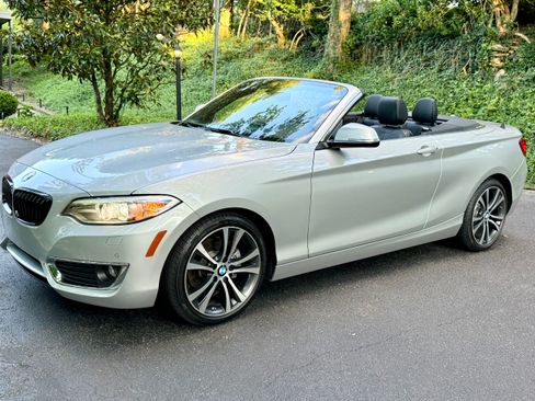 Used 2016 BMW 228i xDrive Convertible AWD/4WD image 4