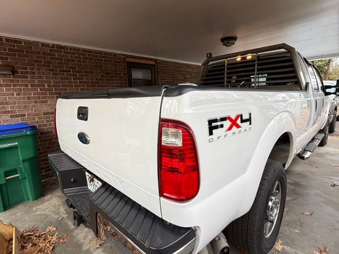 Used 2011 Ford F350 XLT w/ XLT Interior Pkg image 4