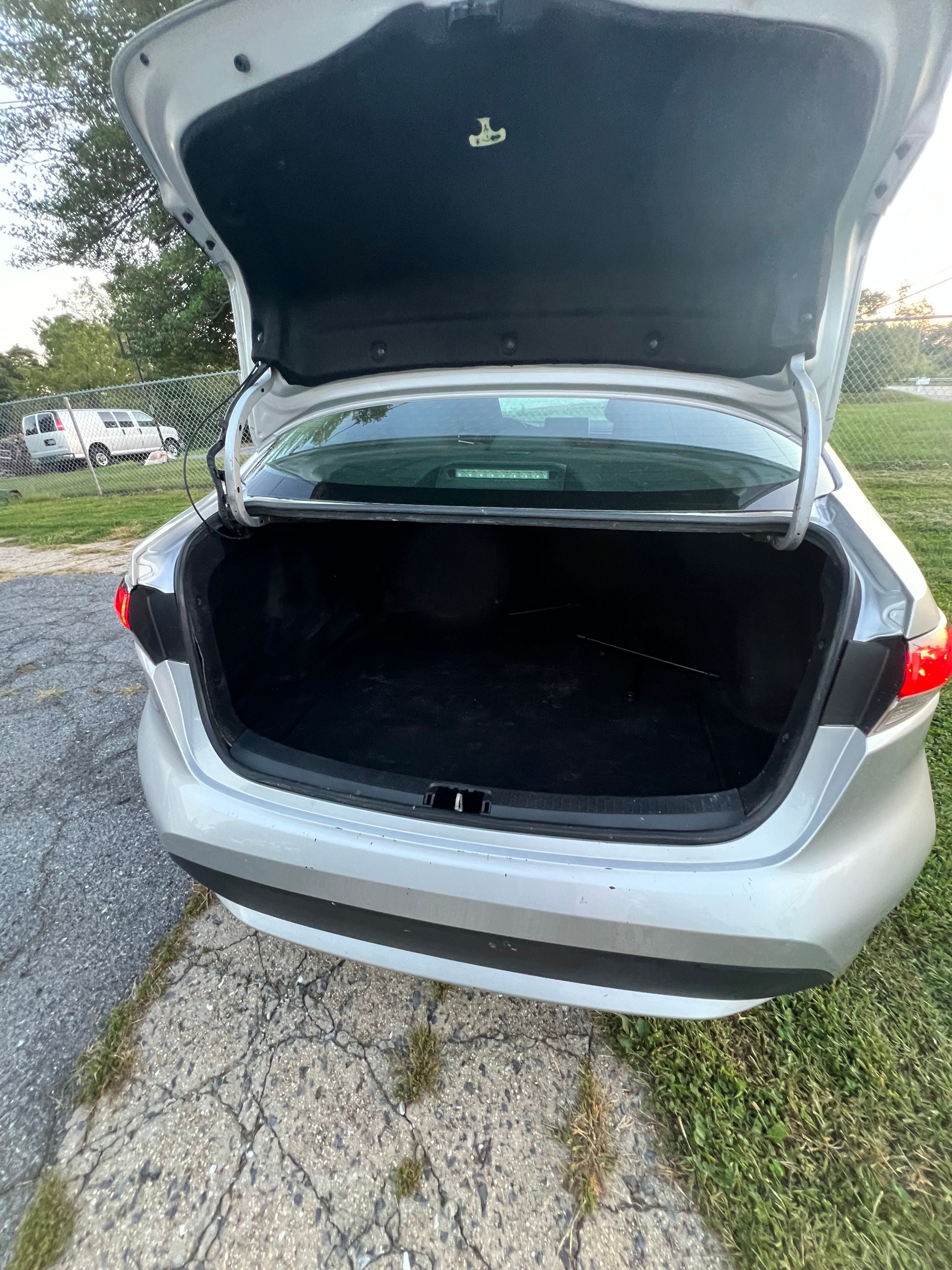 Used 2020 Toyota Corolla LE FWD image 4
