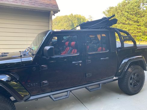 Used 2022 Jeep Gladiator Sport image 16