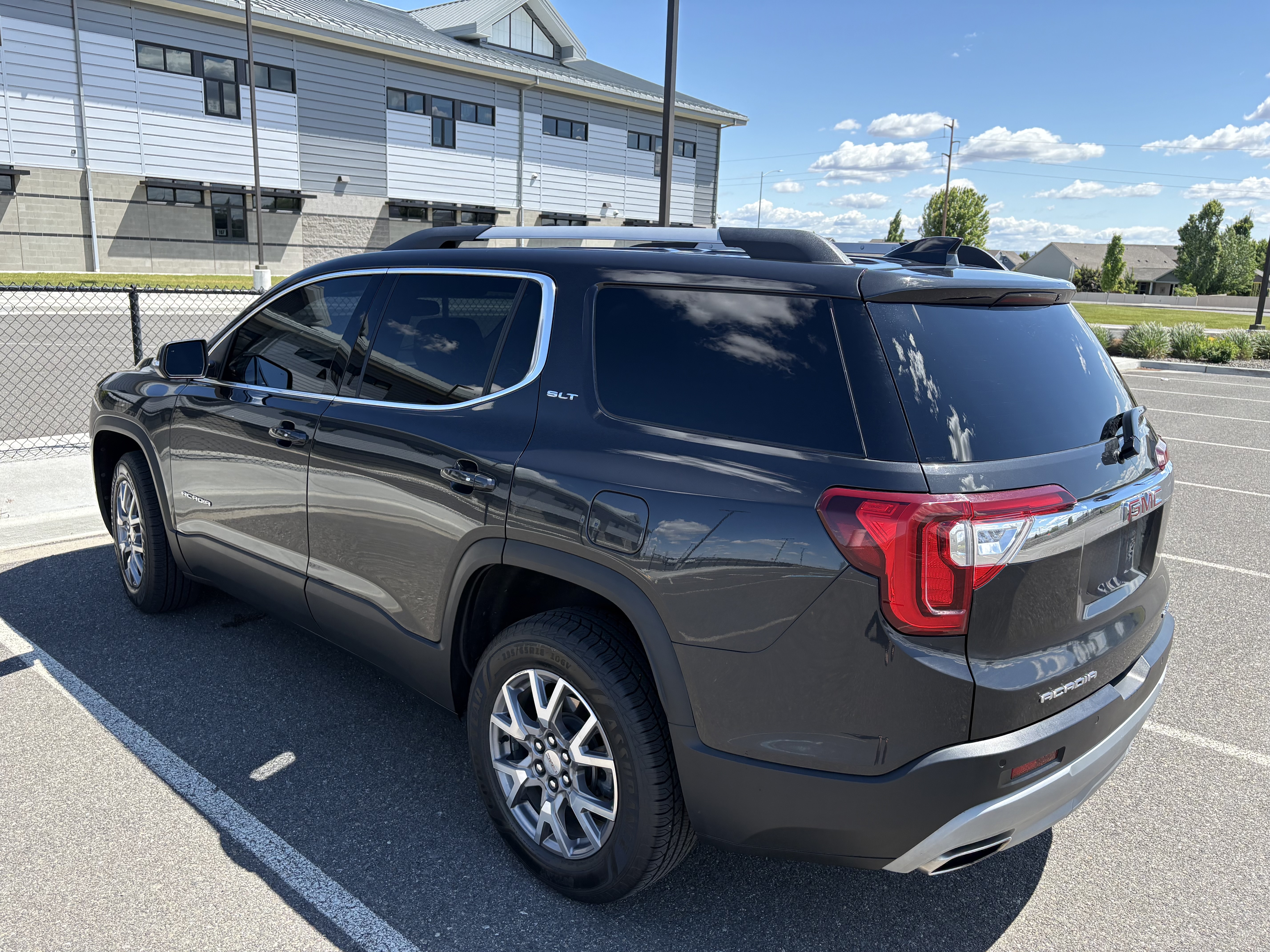 Used 2020 GMC Acadia SLT AWD/4WD image 4