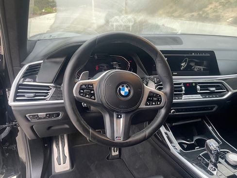 Used 2022 BMW X7 xDrive40i w/ M Sport Package image 9