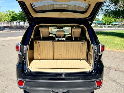Used 2015 Toyota Highlander Limited Platinum image 8