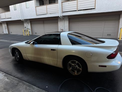 Used 1997 Pontiac Firebird Coupe RWD image 9