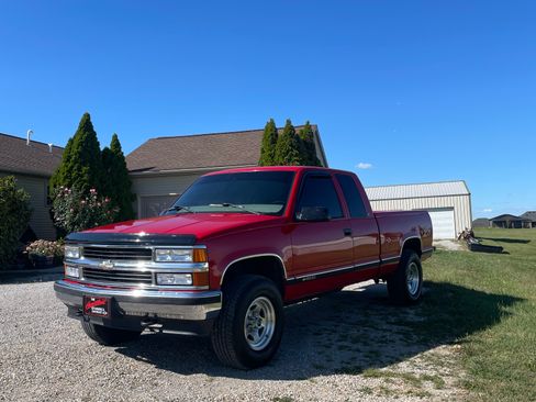 Used 1998 Chevrolet Silverado 1500 4x4 Extended Cab w/ Preferred Equipment Group 2 image 1