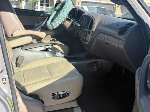 Used 2001 Toyota Sequoia Limited RWD image 1