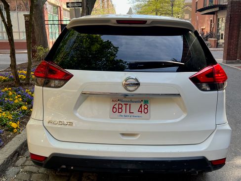 Used 2017 Nissan Rogue S FWD image 6