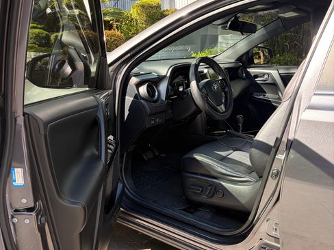 Used 2017 Toyota RAV4 SE FWD image 11