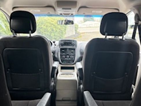 Used 2014 Dodge Grand Caravan SXT image 10