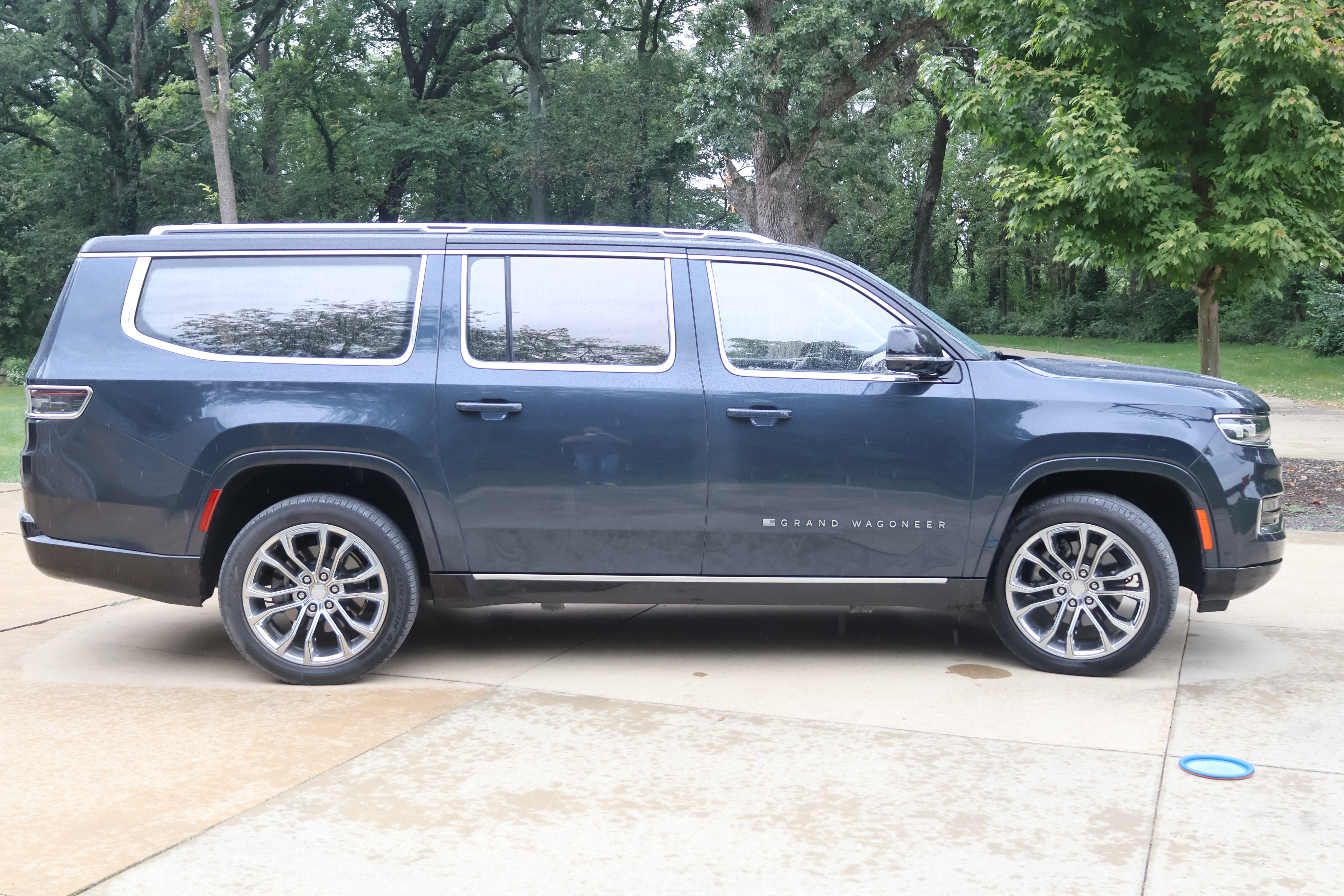Used 2023 Jeep Grand Wagoneer L Series II w/ Premium Group II AWD/4WD image 14