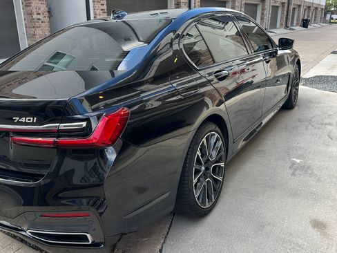 Used 2020 BMW 740i w/ M Sport Package image 5