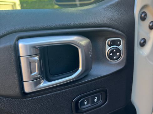 Used 2020 Jeep Gladiator Rubicon image 16