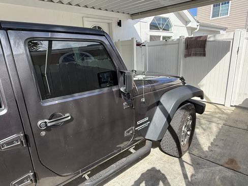 Used 2014 Jeep Wrangler Unlimited Sport w/ Connectivity Group AWD/4WD image 8