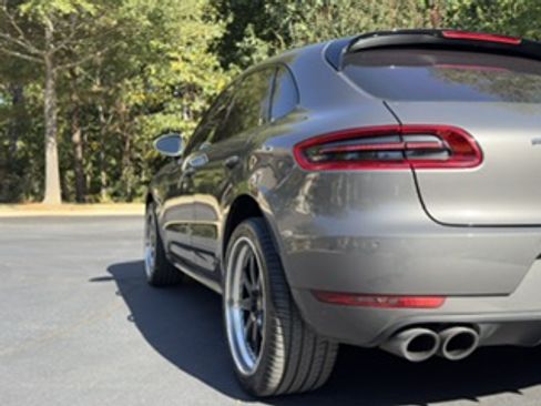 Used 2015 Porsche Macan Turbo image 10