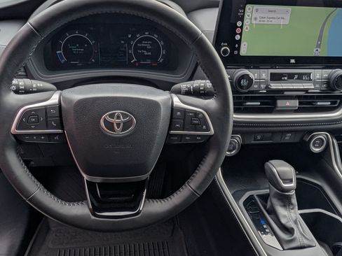 Used 2024 Toyota Grand Highlander AWD image 13