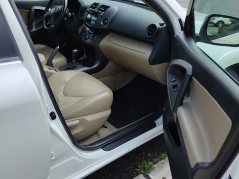 Used 2010 Toyota RAV4 Limited image 8