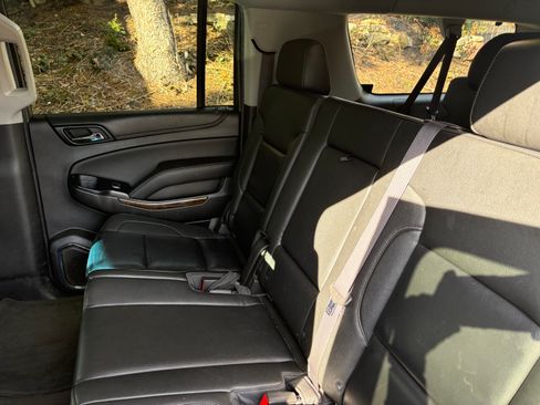 Used 2017 Chevrolet Suburban LT w/ Luxury Package image 4