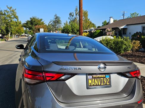 Used 2020 Nissan Sentra SR image 1