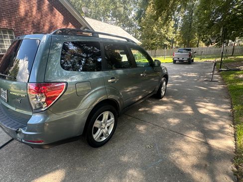 Used 2010 Subaru Forester 2.5X Limited AWD/4WD image 9