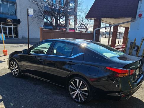 Used 2019 Nissan Altima 2.5 SR image 2