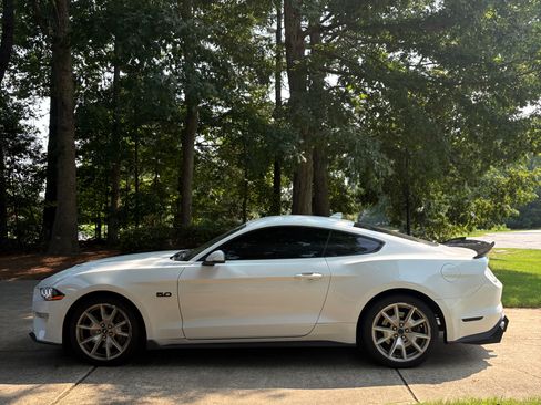 Used 2022 Ford Mustang GT Premium w/ Equipment Group 401A RWD image 2