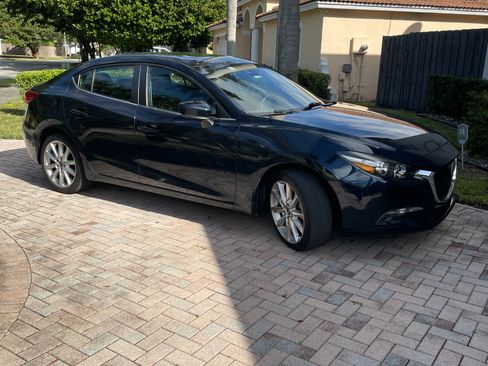 Used 2017 MAZDA MAZDA3 Grand Touring image 10