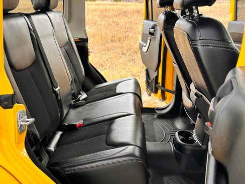 Used 2015 Jeep Wrangler Unlimited Sahara image 19