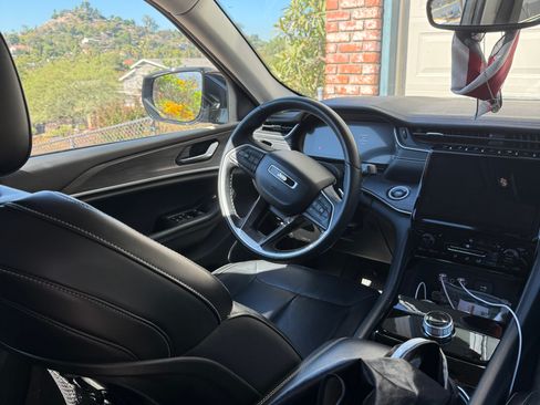 Used 2021 Jeep Grand Cherokee L Limited image 11