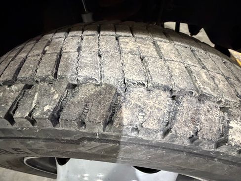 Used 2011 Ford F550 4x4 Crew Cab Super Duty w/ Payload Upgrade Pkg image 11