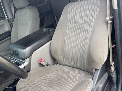 Used 2017 Ford F150 XLT w/ Equipment Group 302A Luxury AWD/4WD image 4